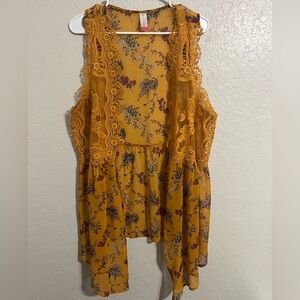 Plus size sleeveless floral cardigan